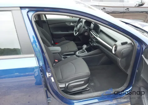 2019 Kia Forte Lxs z USA, uszkodzony, nr VIN 3KPF24AD3KE137425